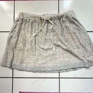 Loft   Lou & grey  miniskirt Cream / black Textured   elastic waist   Size S GUC